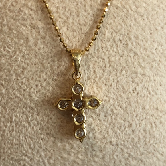 PETITE DIAMOND CROSS NECKLACE - Picture 3 of 16